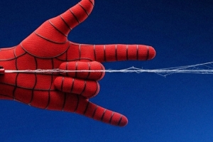巴黎官推妙用蜘蛛侠海报庆祝欧超杯夺冠：蛛丝捆住了欧超杯奖杯