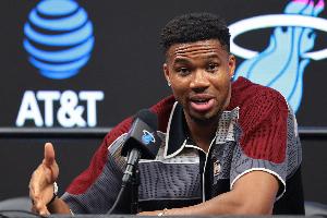 小斯盛赞字母哥：他是当今NBA稀缺的真正竞争者 看他打球很过瘾