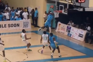 埃奇库姆场均22.5分三分准星55% 助巴哈马男篮锁定世预赛次轮席位
